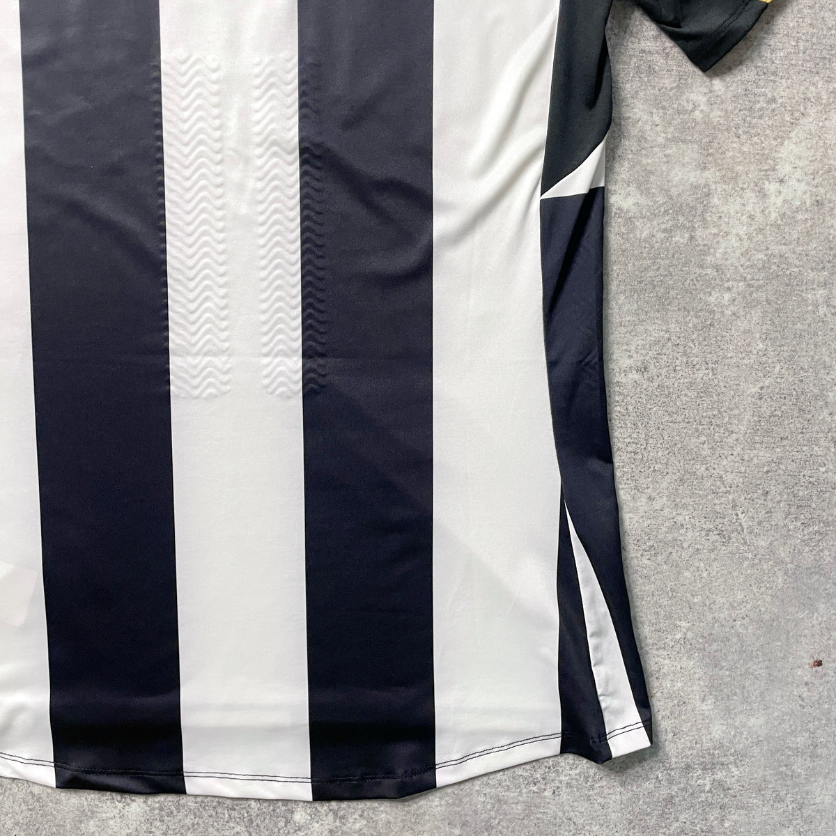 【正規選手支給品2016-2017 PUMA Newcastle United home shirt】