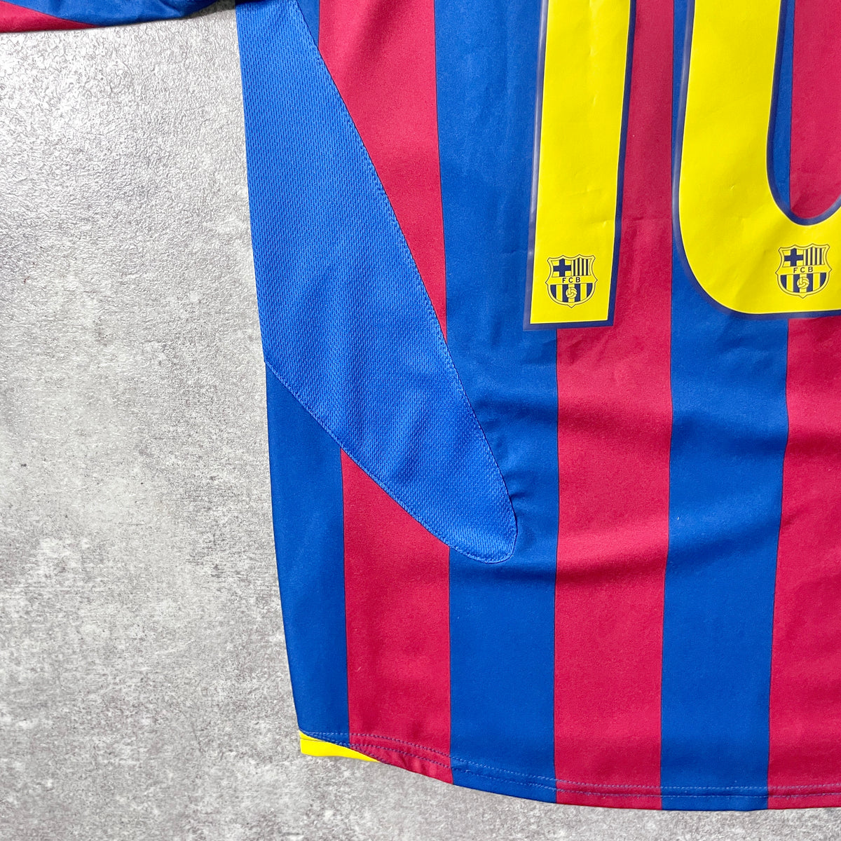 【正規品2005-2006 NIKE FC Barcelona home RONALDINHO #10】