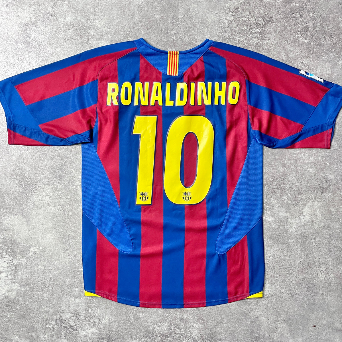 【正規品2005-2006 NIKE FC Barcelona home RONALDINHO #10】