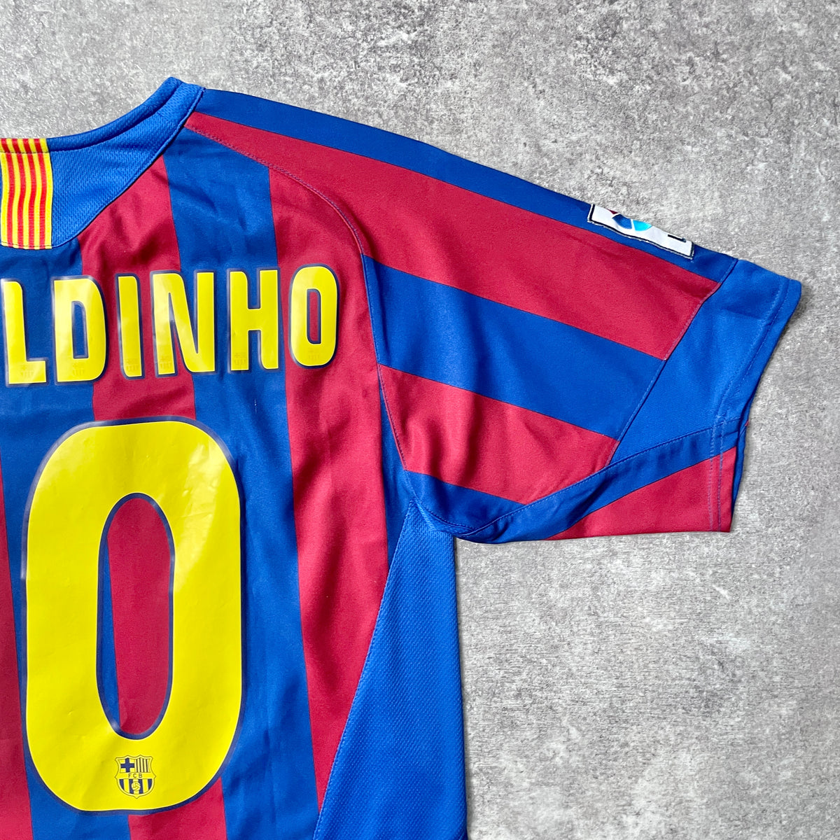 【正規品2005-2006 NIKE FC Barcelona home RONALDINHO #10】