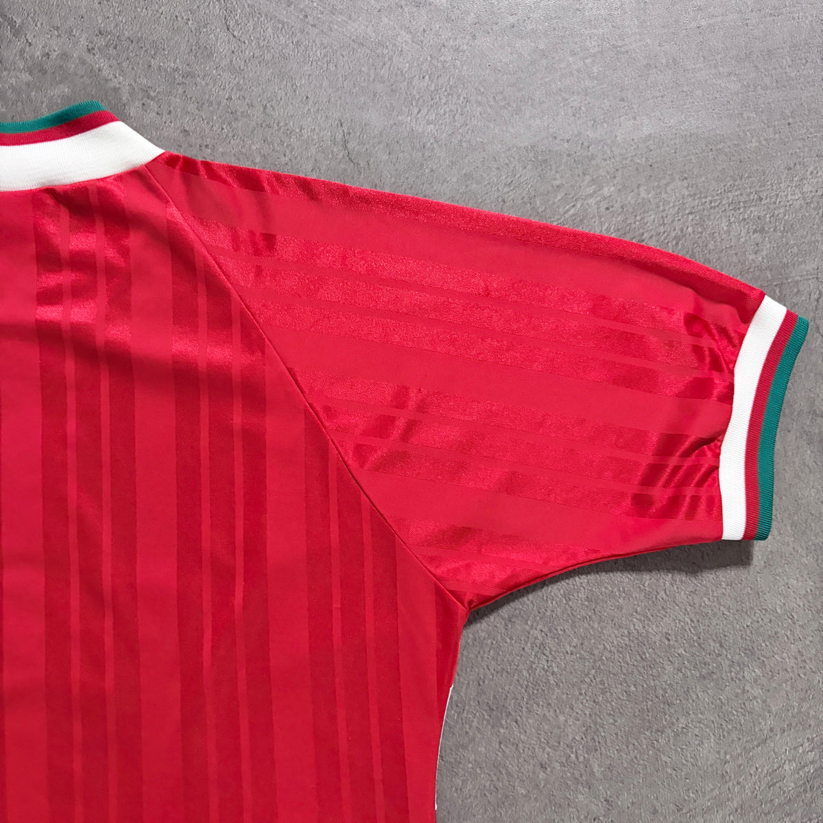 【正規品1993-1995 adidas Liverpool home shirt】
