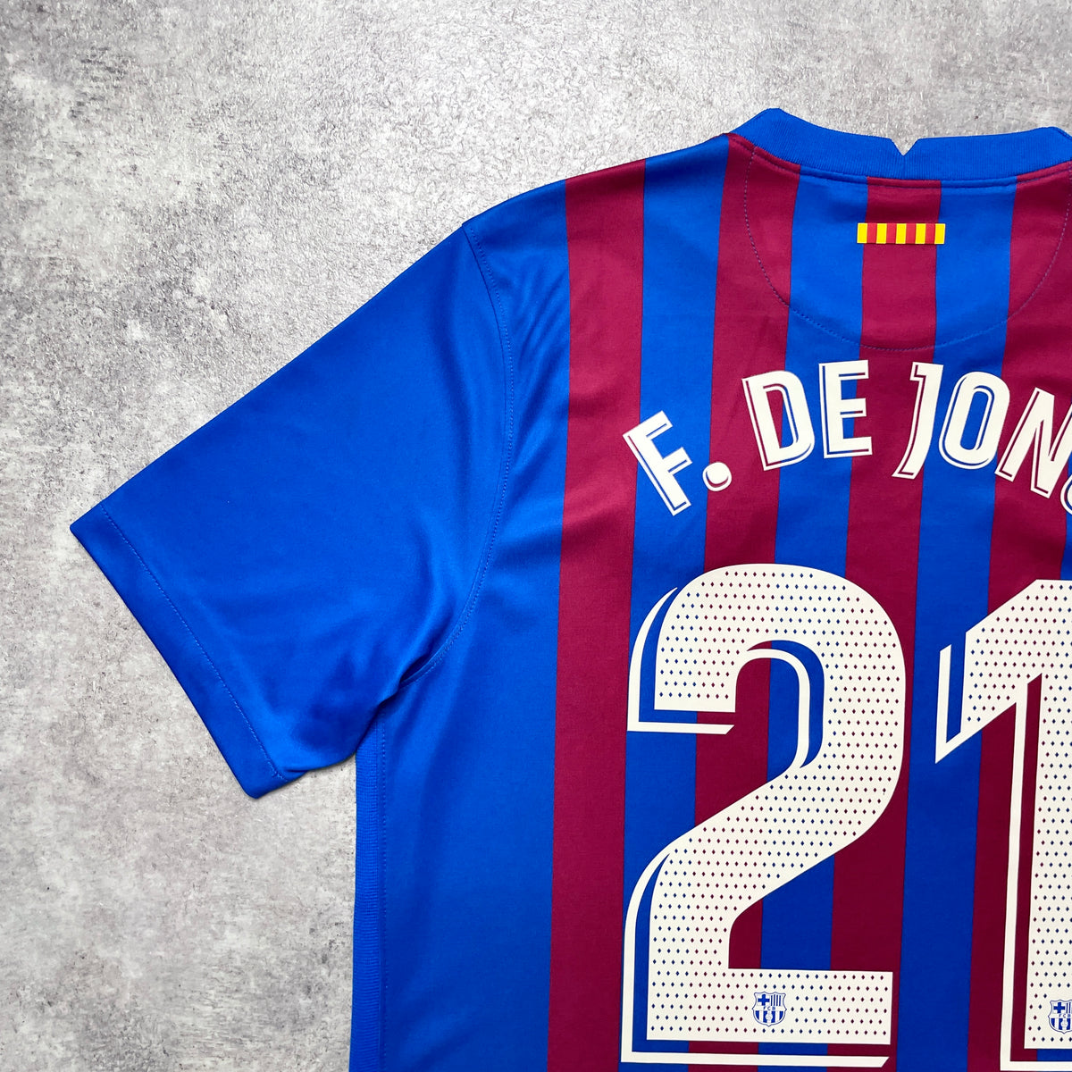 【正規品2021-2022 NIKE Barcelona home F.DE JONG #21】