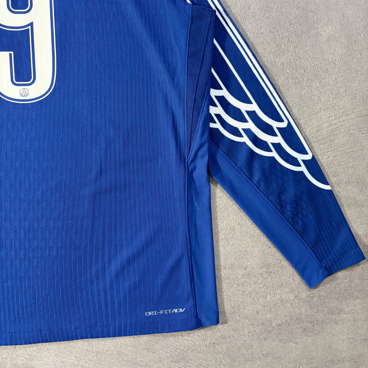 【BNWT正規品 Jordan Paris Saint-Germain 4th L/S Barcola #29】