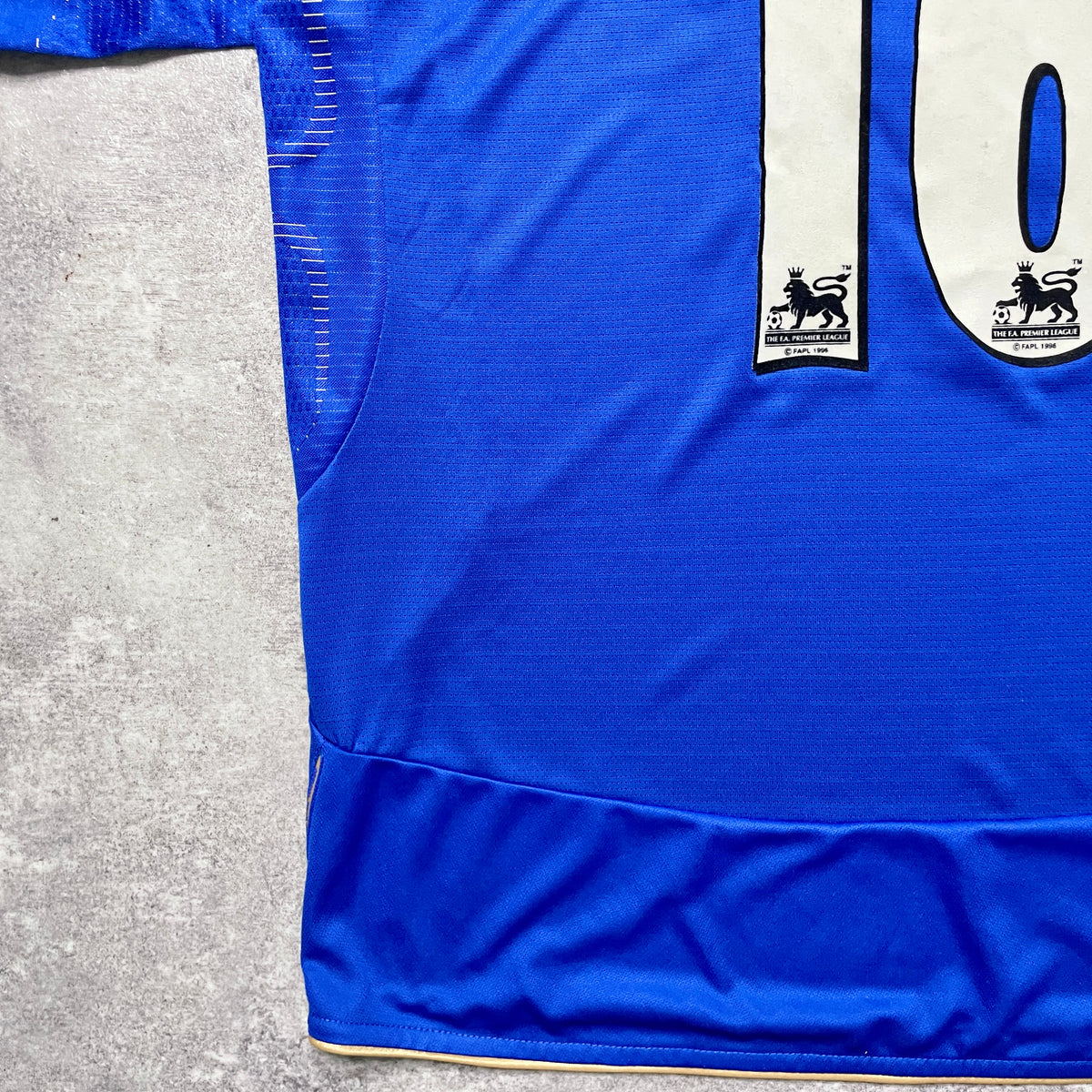 【正規品2005-2006 UMBRO Chelsea home ROBBEN #16】