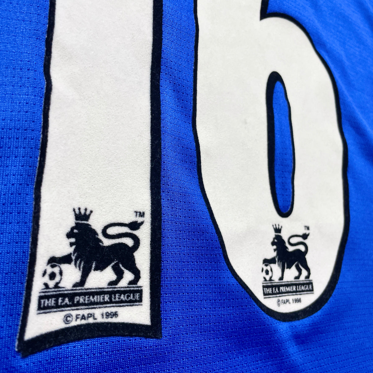 【正規品2005-2006 UMBRO Chelsea home ROBBEN #16】