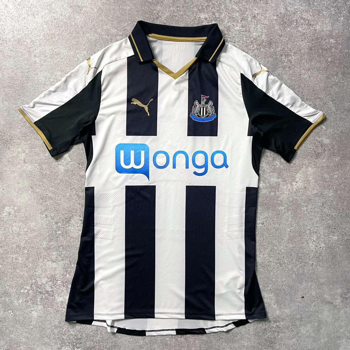 【正規選手支給品2016-2017 PUMA Newcastle United home shirt】