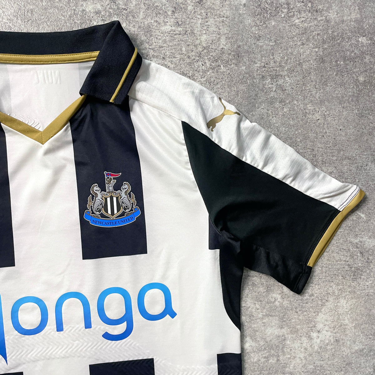 【正規選手支給品2016-2017 PUMA Newcastle United home shirt】