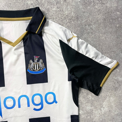 【正規選手支給品2016-2017 PUMA Newcastle United home shirt】