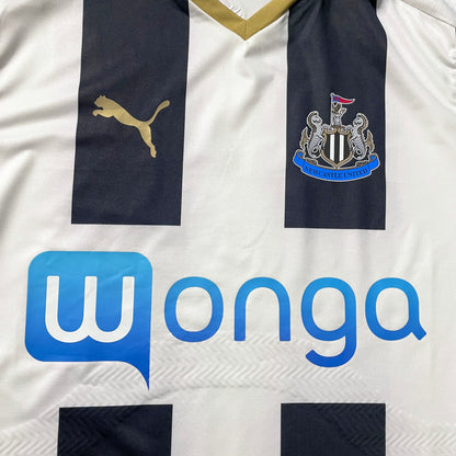 【正規選手支給品2016-2017 PUMA Newcastle United home shirt】