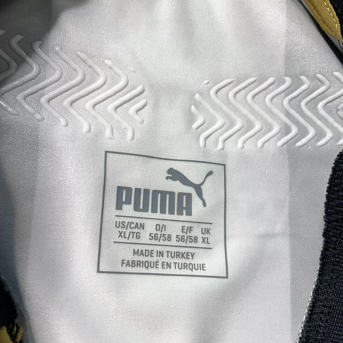 【正規選手支給品2016-2017 PUMA Newcastle United home shirt】