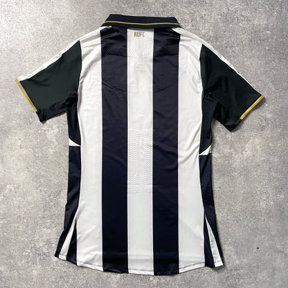【正規選手支給品2016-2017 PUMA Newcastle United home shirt】