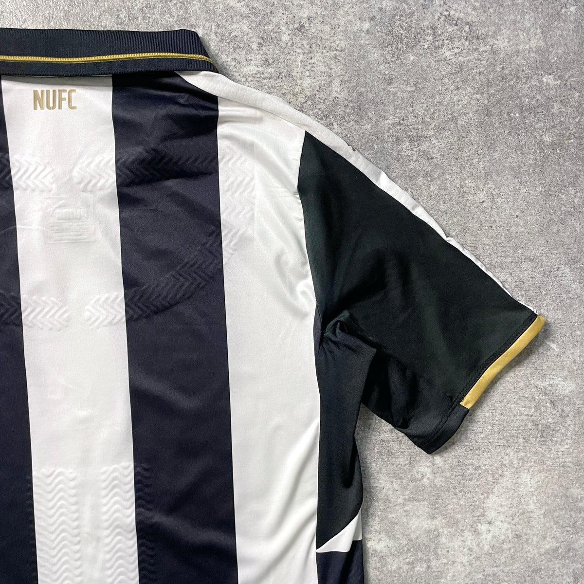 【正規選手支給品2016-2017 PUMA Newcastle United home shirt】