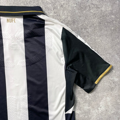 【正規選手支給品2016-2017 PUMA Newcastle United home shirt】