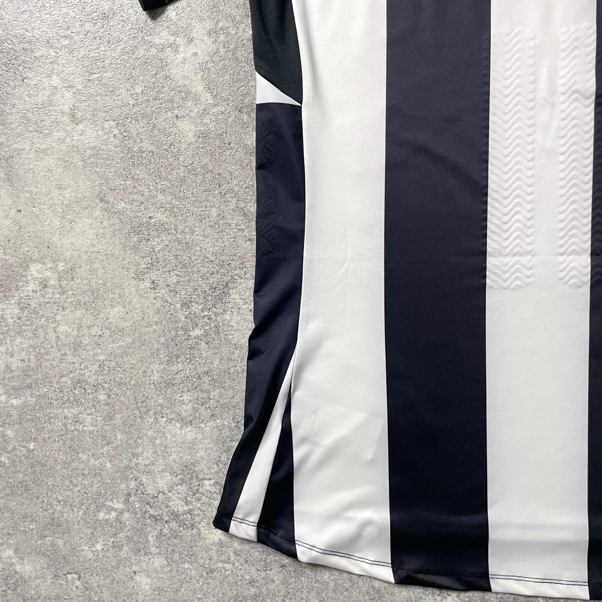 【正規選手支給品2016-2017 PUMA Newcastle United home shirt】