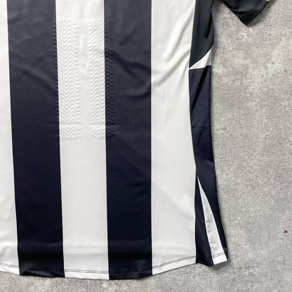 【正規選手支給品2016-2017 PUMA Newcastle United home shirt】