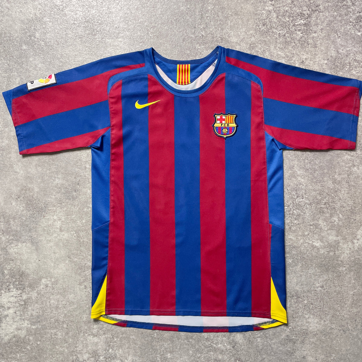 【正規品2005-2006 NIKE Barcelona home MESSI #19】