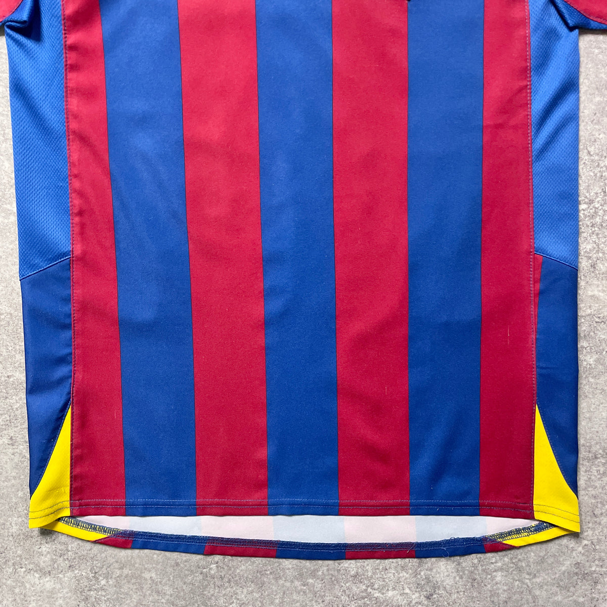 【正規品2005-2006 NIKE Barcelona home MESSI #19】