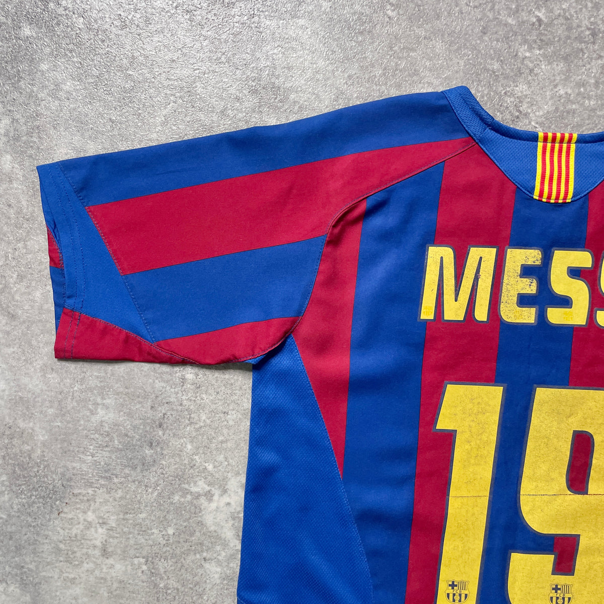 【正規品2005-2006 NIKE Barcelona home MESSI #19】