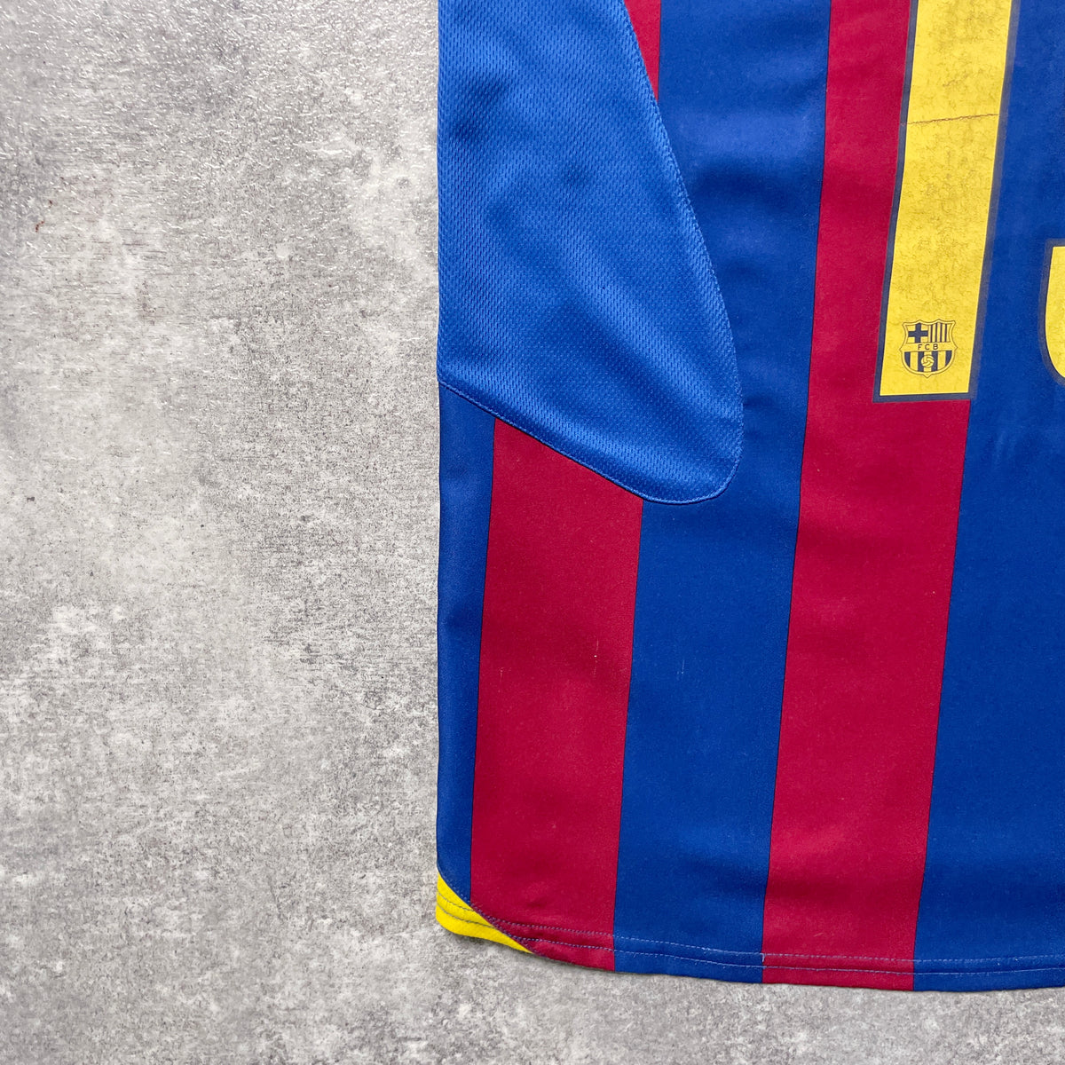 【正規品2005-2006 NIKE Barcelona home MESSI #19】