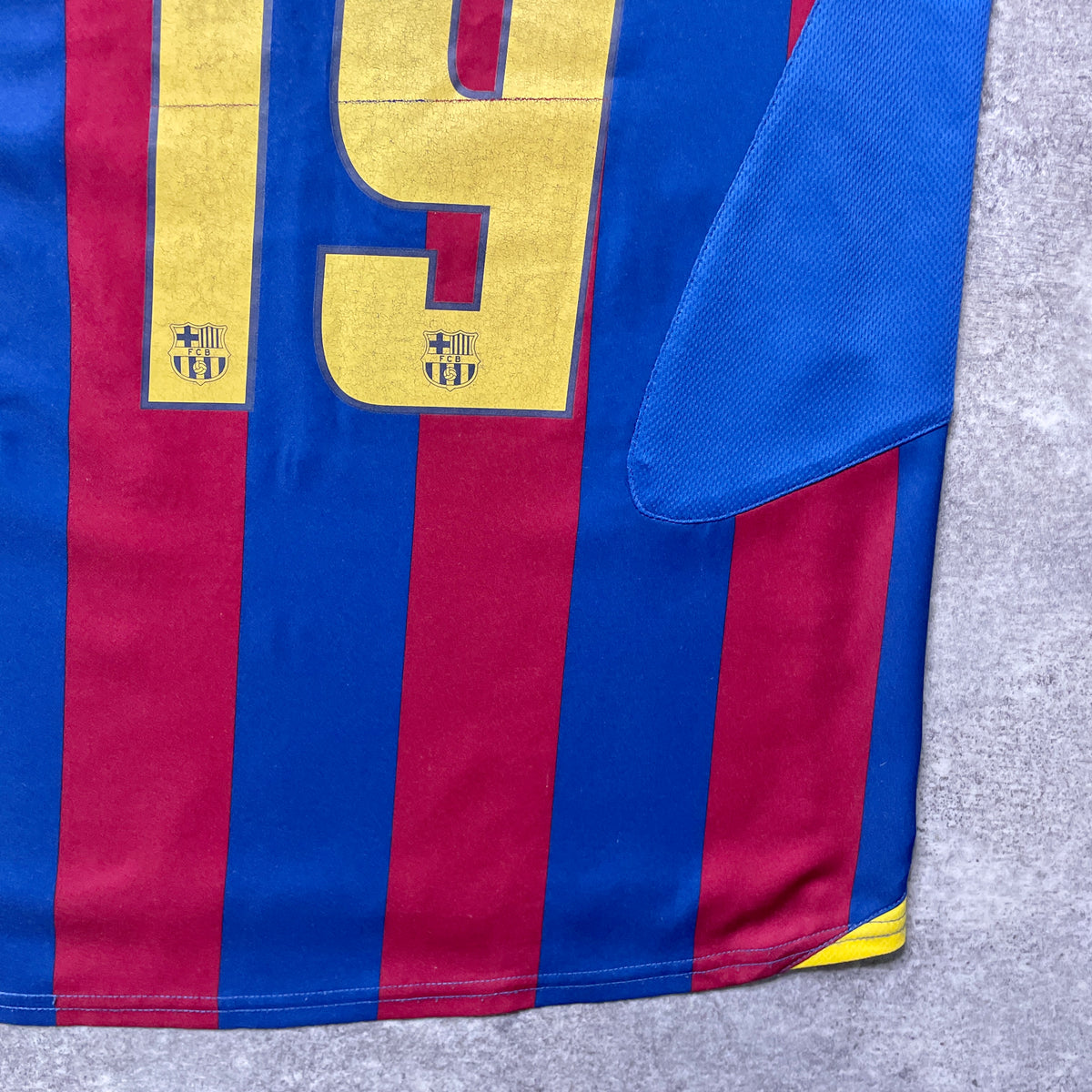 【正規品2005-2006 NIKE Barcelona home MESSI #19】