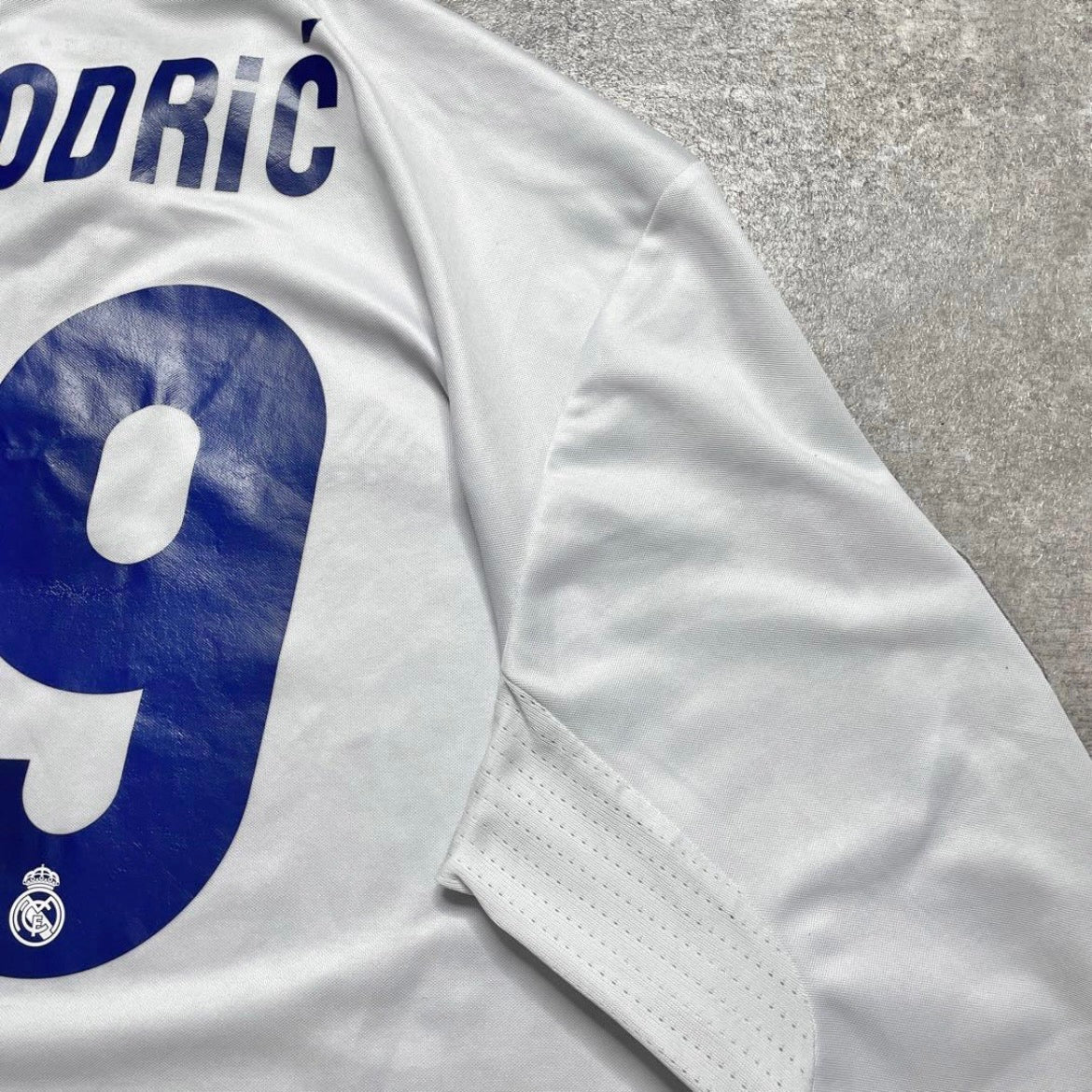 【正規品2016-2017 adidas Real Madrid home L/S MODRIC #19】
