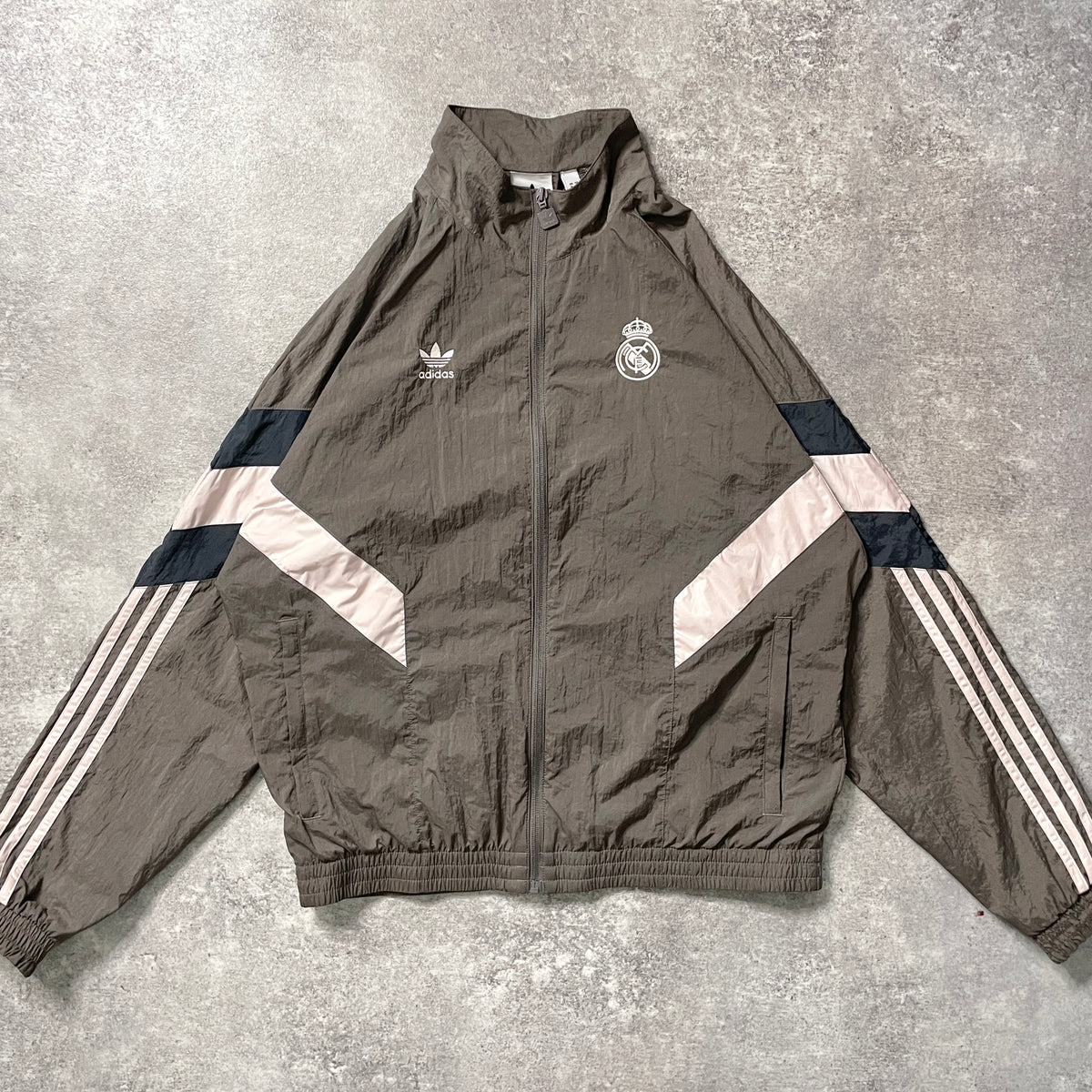 【正規品2024-2025 adidas Real Madrid truck jacket】