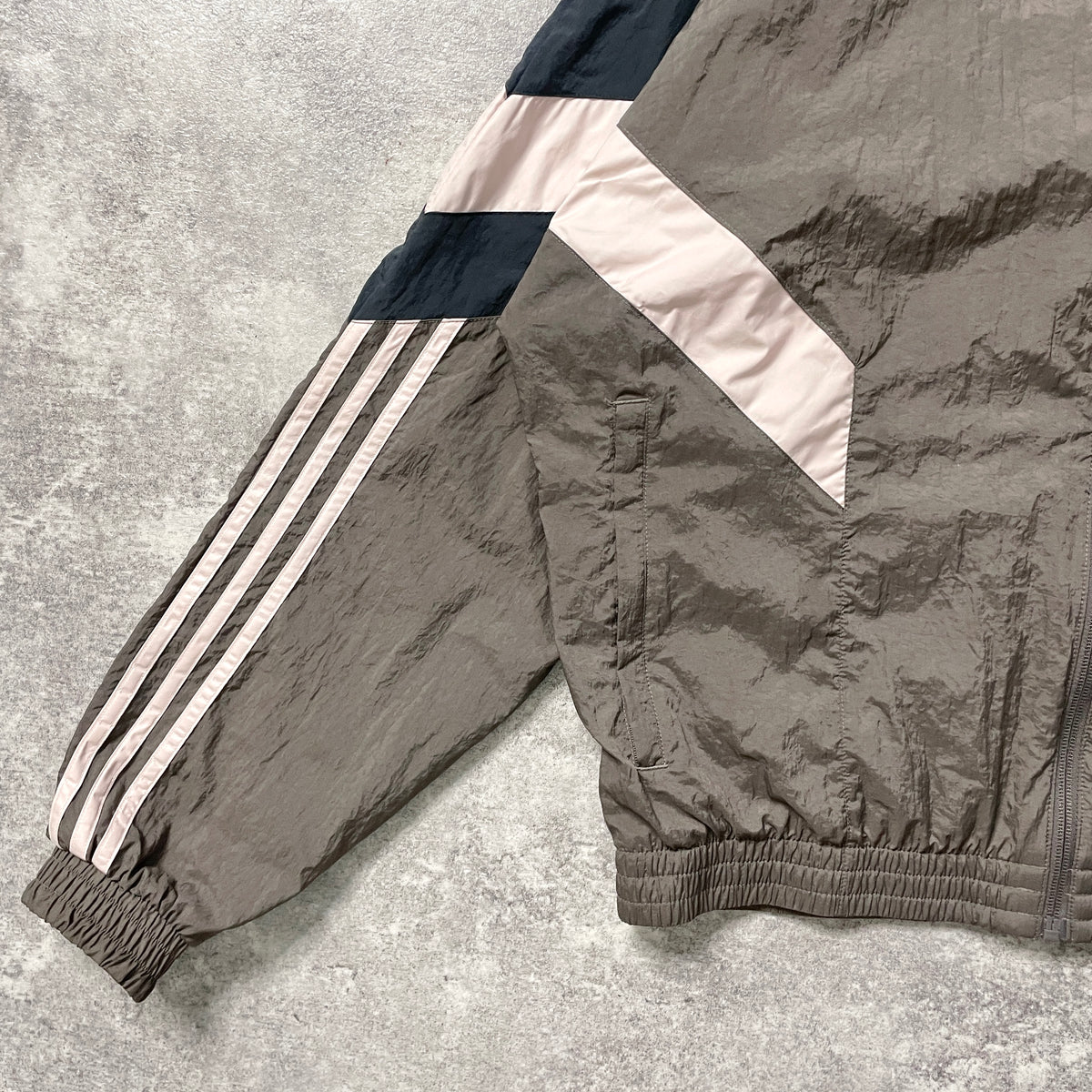 【正規品2024-2025 adidas Real Madrid truck jacket】