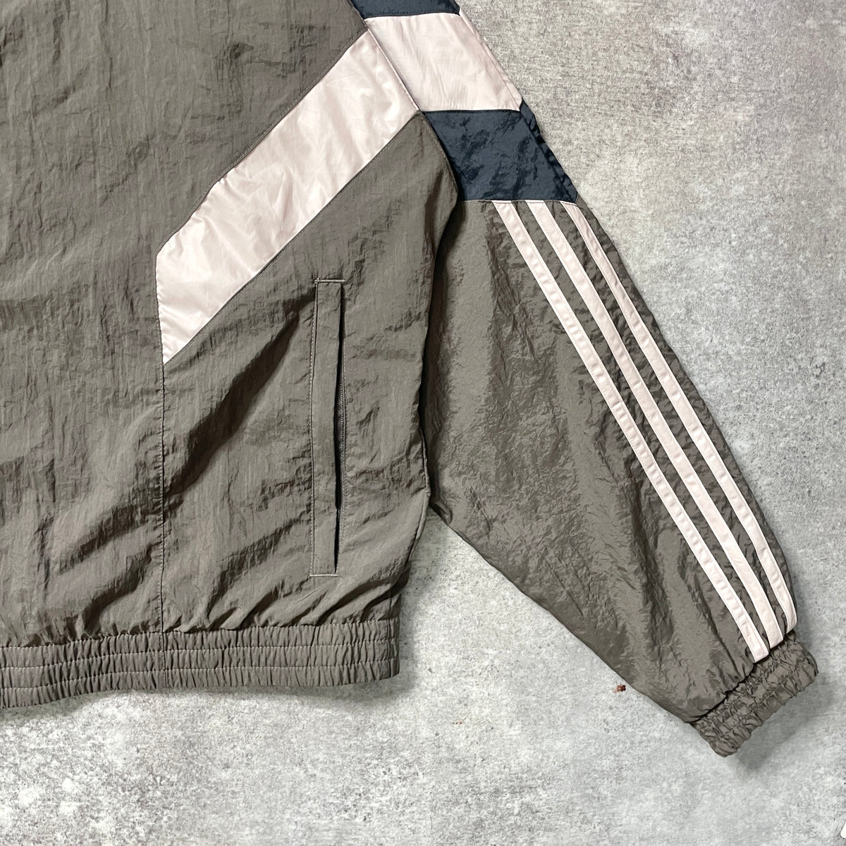 【正規品2024-2025 adidas Real Madrid truck jacket】