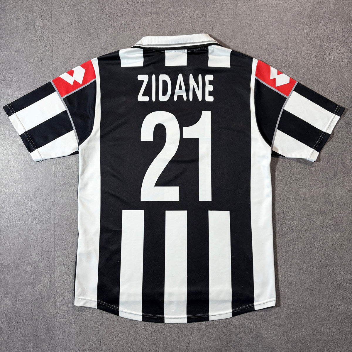 【正規品2000-2001 Lotto Juventus home ZIDANE #21】