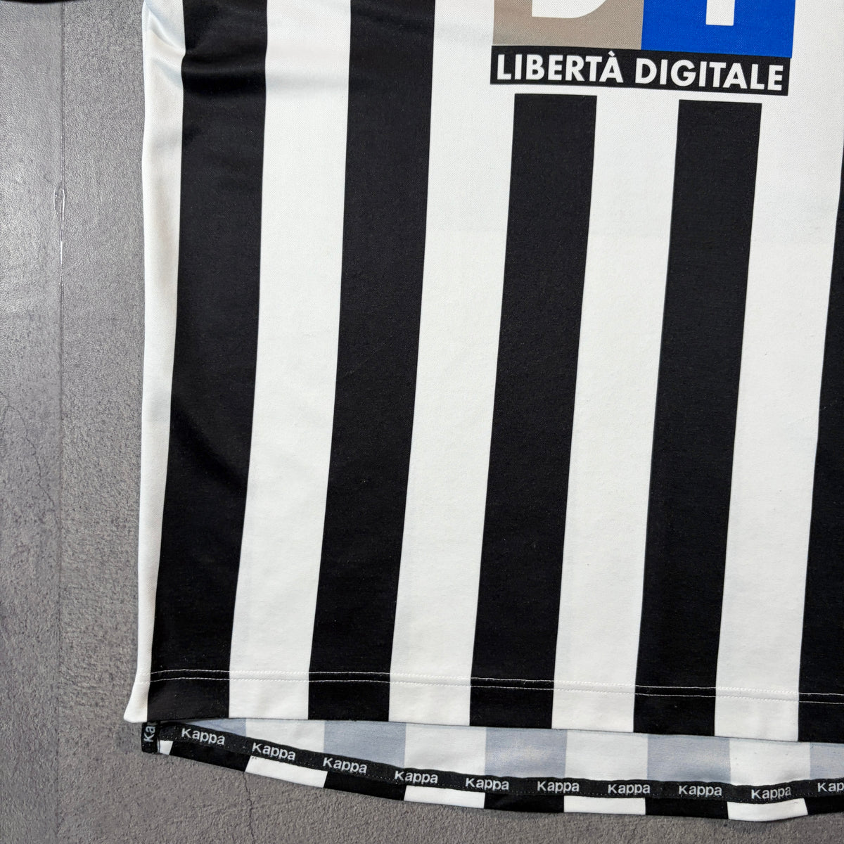 【正規品1999-2000 Kappa Juventus home shirt】