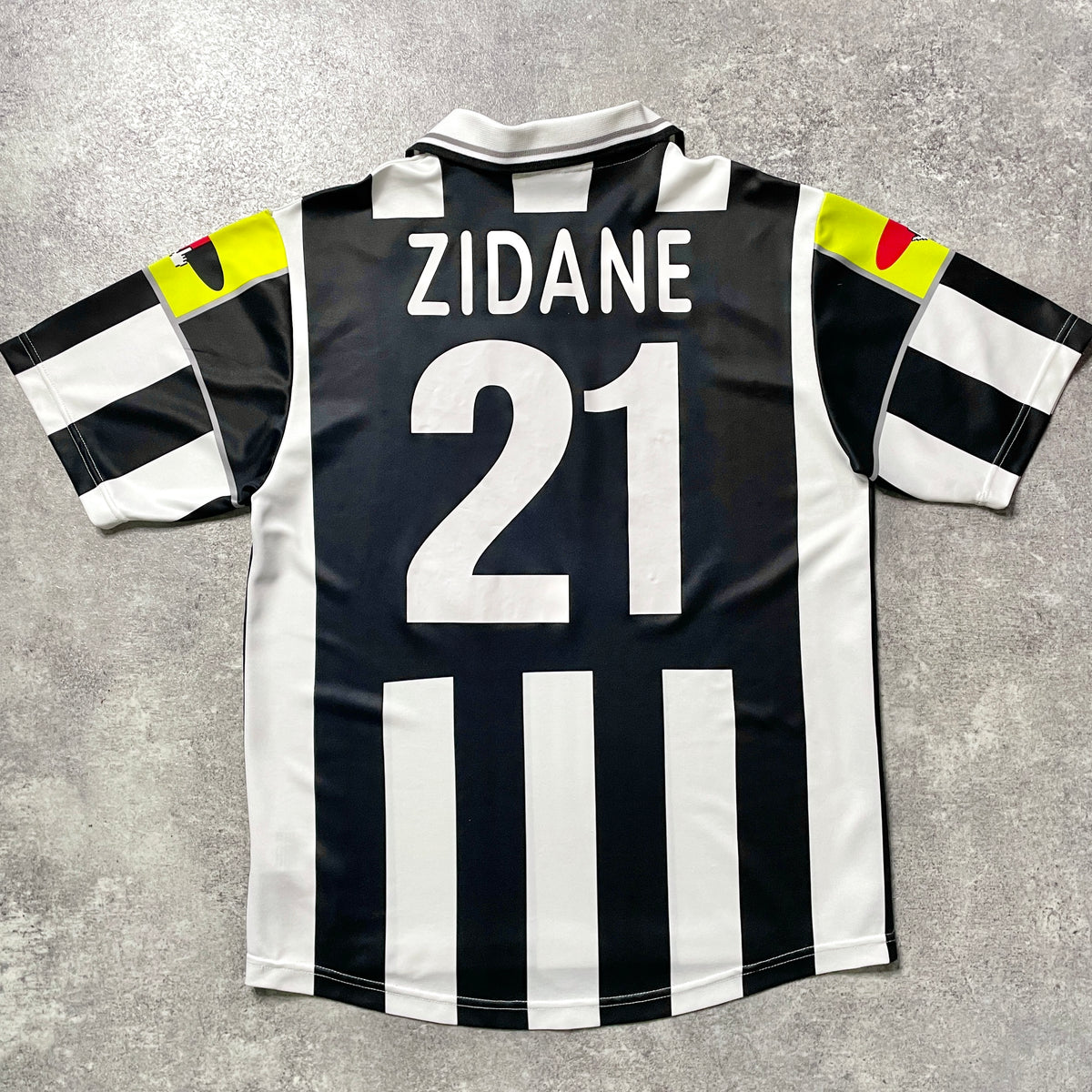 【正規品2000-2001 Lotto Juventus home ZIDANE #21】