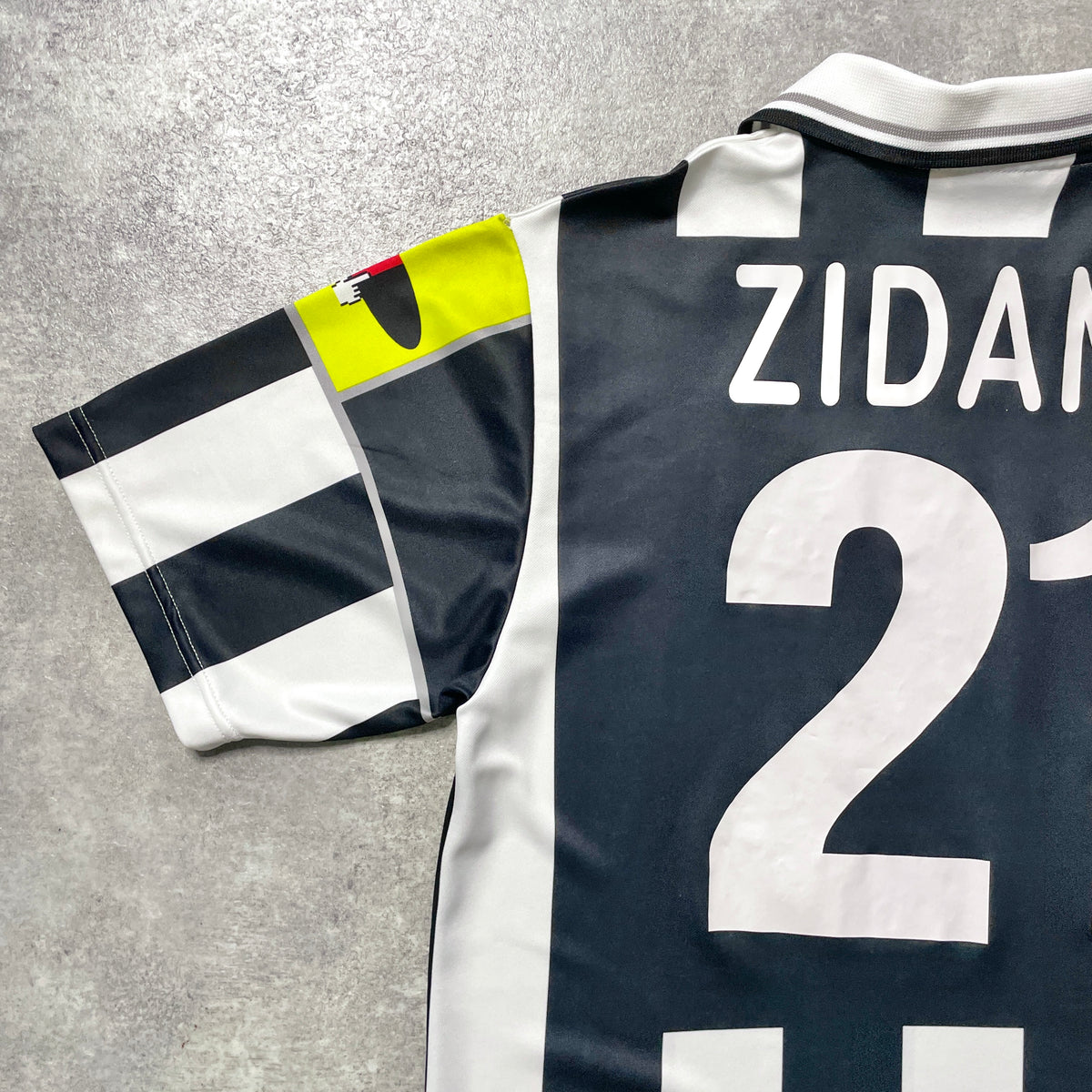 【正規品2000-2001 Lotto Juventus home ZIDANE #21】