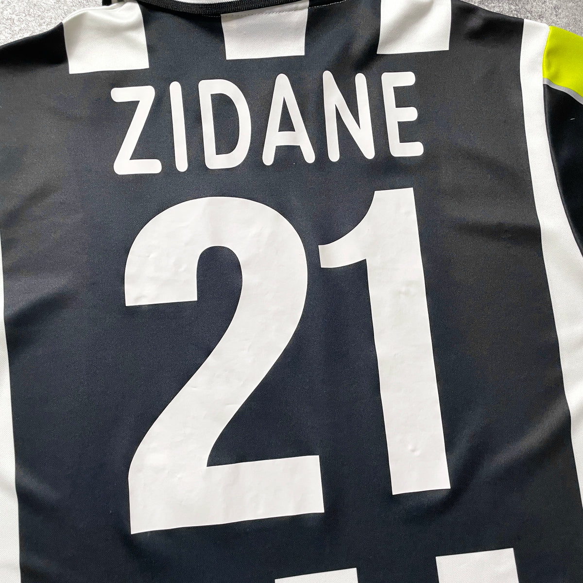 【正規品2000-2001 Lotto Juventus home ZIDANE #21】